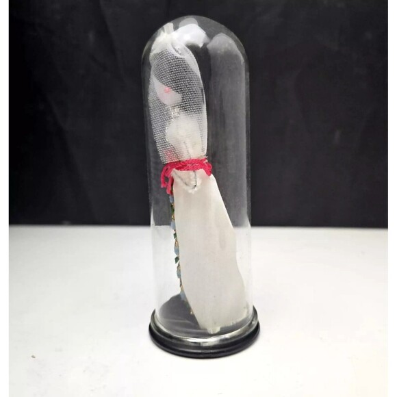 Vintage Miniature Geisha Bride Doll in Glass Dome Gown Veil Bouquet 4" Taiwan - Picture 4 of 10